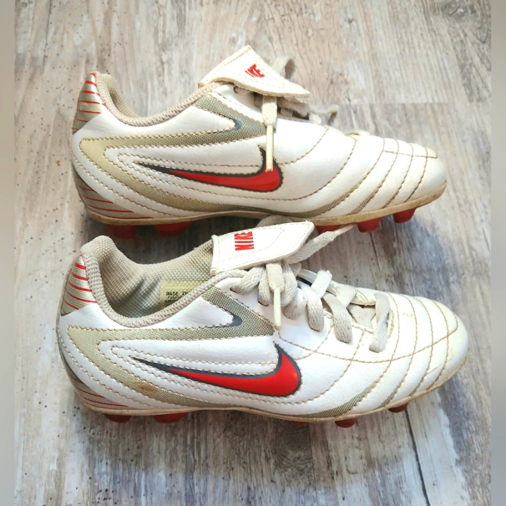 Nike Kids Size 11 White and Red Soccer Cleats
